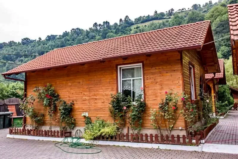 Sugág Szállás | Üdülőfalu (K1364-23) A kép szerzői jogvédelem alatt állhat. Javasolt a kapcsolatfelvétel a jog tulajdonossal.