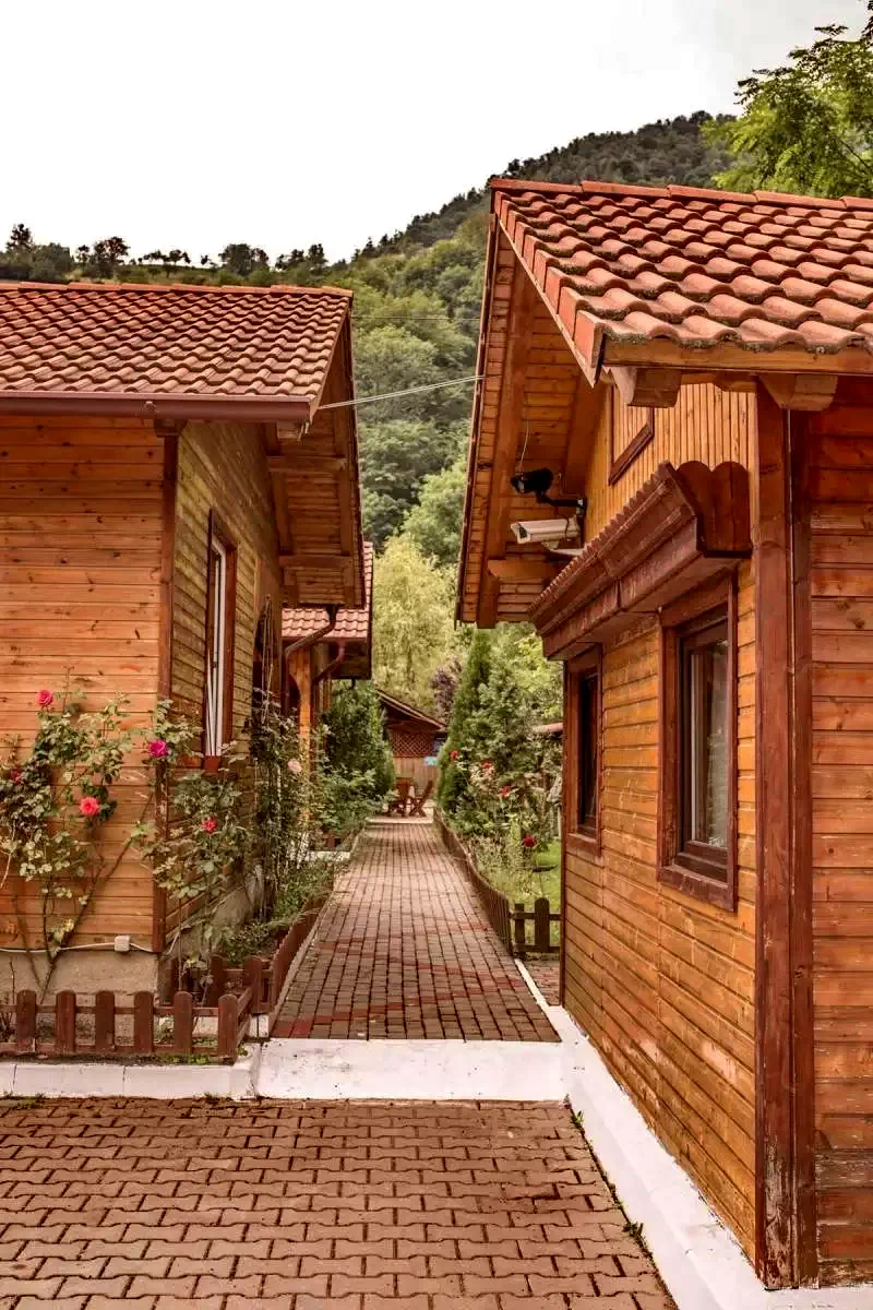 Sugág Szállás | Üdülőfalu (K1364-33) A kép szerzői jogvédelem alatt állhat. Javasolt a kapcsolatfelvétel a jog tulajdonossal.