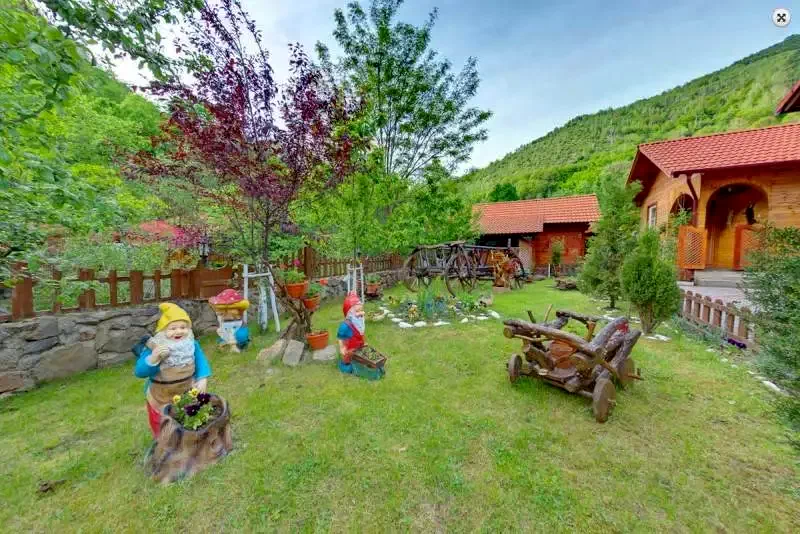 Șugag Cazare | Sat de vacanță (K1364-36) Imaginea poate fi supusă drepturilor de autor. Se recomandă contactarea titularului drepturilor.