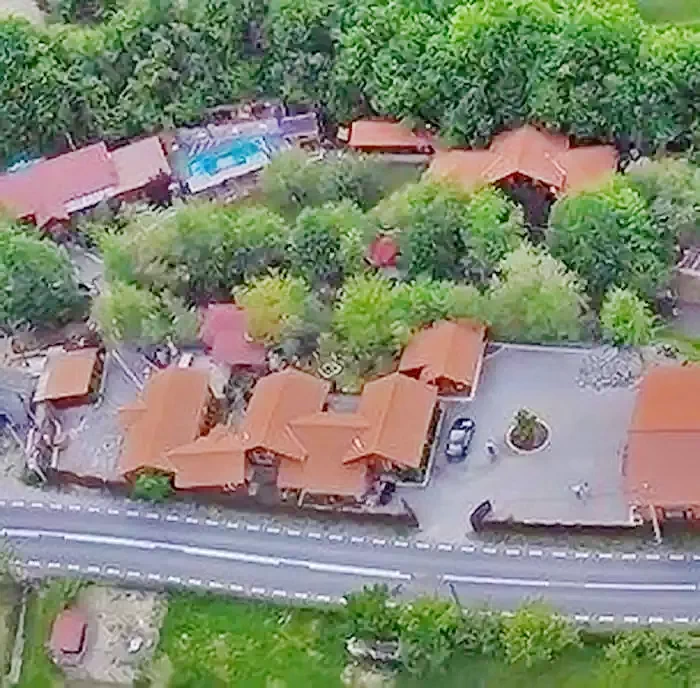 Sugág Szállás | Üdülőfalu (K1364-44) A kép szerzői jogvédelem alatt állhat. Javasolt a kapcsolatfelvétel a jog tulajdonossal.