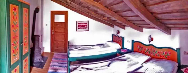 Bisericani Cazare | Căsuțe tip camping (K0371-12) Imaginea poate fi supusă drepturilor de autor. Se recomandă contactarea titularului drepturilor.