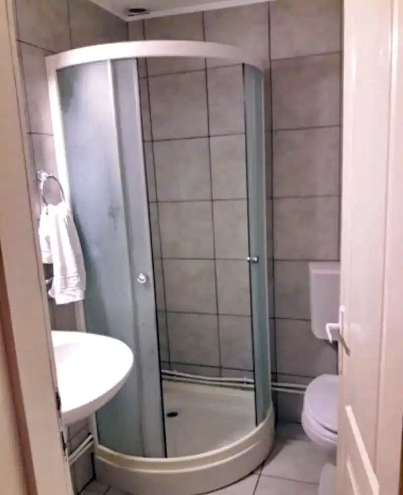 Aiud Cazare | Hostel (K1150-12) Imaginea poate fi supusă drepturilor de autor. Se recomandă contactarea titularului drepturilor.