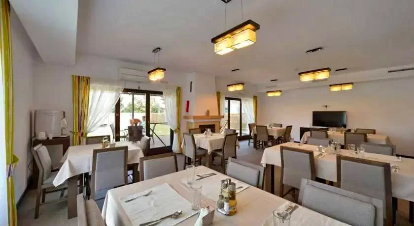 Crișan Szállás | Motel (K1330-2) A kép szerzői jogvédelem alatt állhat. Javasolt a kapcsolatfelvétel a jog tulajdonossal.