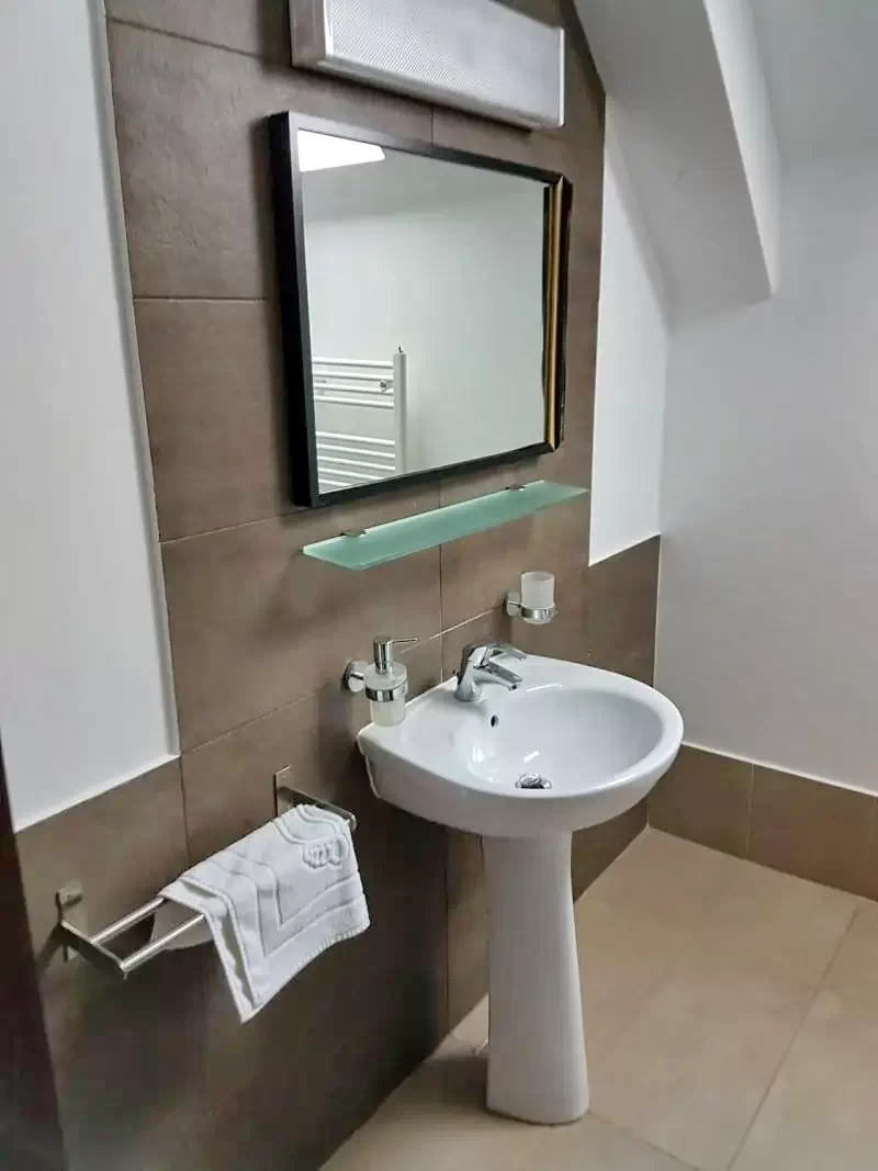 Crișan Szállás | Motel (K1330-13) A kép szerzői jogvédelem alatt állhat. Javasolt a kapcsolatfelvétel a jog tulajdonossal.