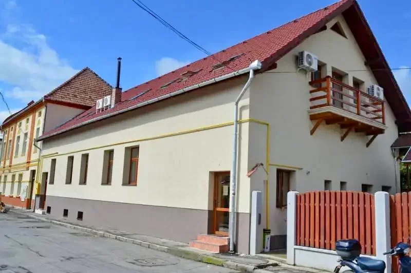 Cristuru Secuiesc Cazare | Căsuțe tip camping (K1289-2) Imaginea poate fi supusă drepturilor de autor. Se recomandă contactarea titularului drepturilor.