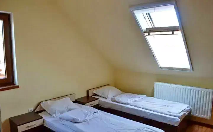 Cristuru Secuiesc Cazare | Han (K1289-15) Imaginea poate fi supusă drepturilor de autor. Se recomandă contactarea titularului drepturilor.