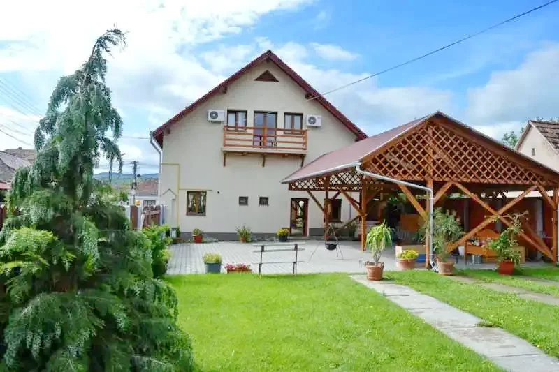 Cristuru Secuiesc Cazare | Căsuțe tip camping (K1289-18) Imaginea poate fi supusă drepturilor de autor. Se recomandă contactarea titularului drepturilor.