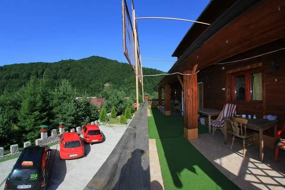 Coada Lacului Lesu Cazare | Motel (K0650-1) Imaginea poate fi supusă drepturilor de autor. Se recomandă contactarea titularului drepturilor.