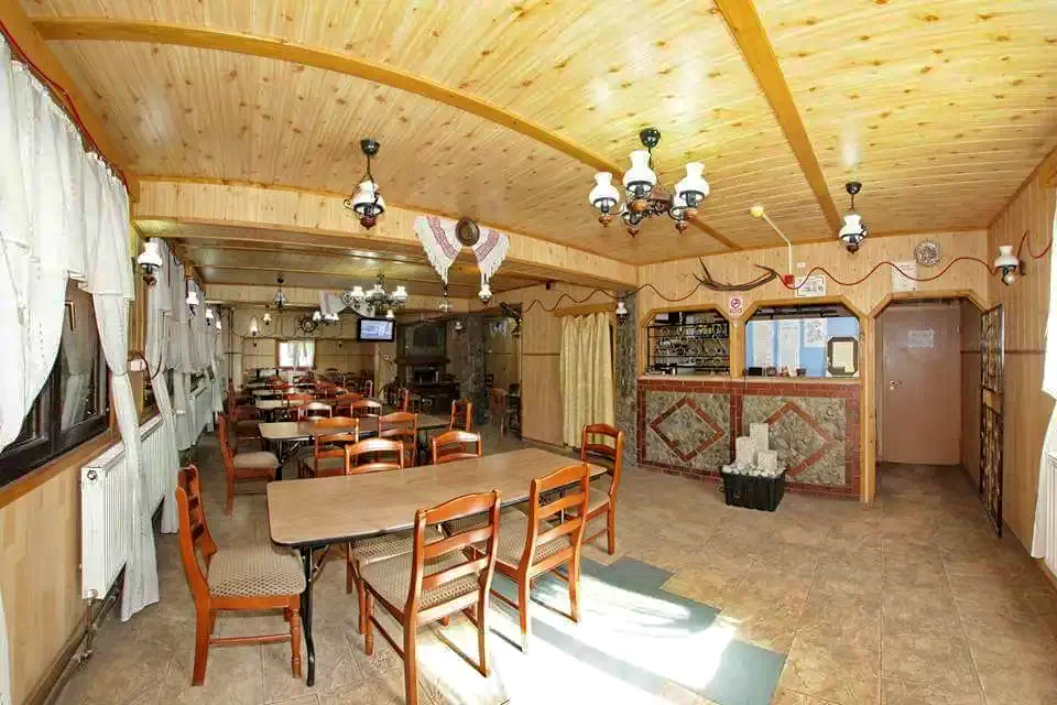 Coada Lacului Lesu Cazare | Motel (K0650-3) Imaginea poate fi supusă drepturilor de autor. Se recomandă contactarea titularului drepturilor.