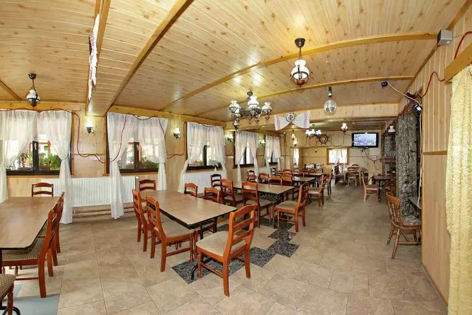 Coada Lacului Lesu Cazare | Motel (K0650-5) Imaginea poate fi supusă drepturilor de autor. Se recomandă contactarea titularului drepturilor.