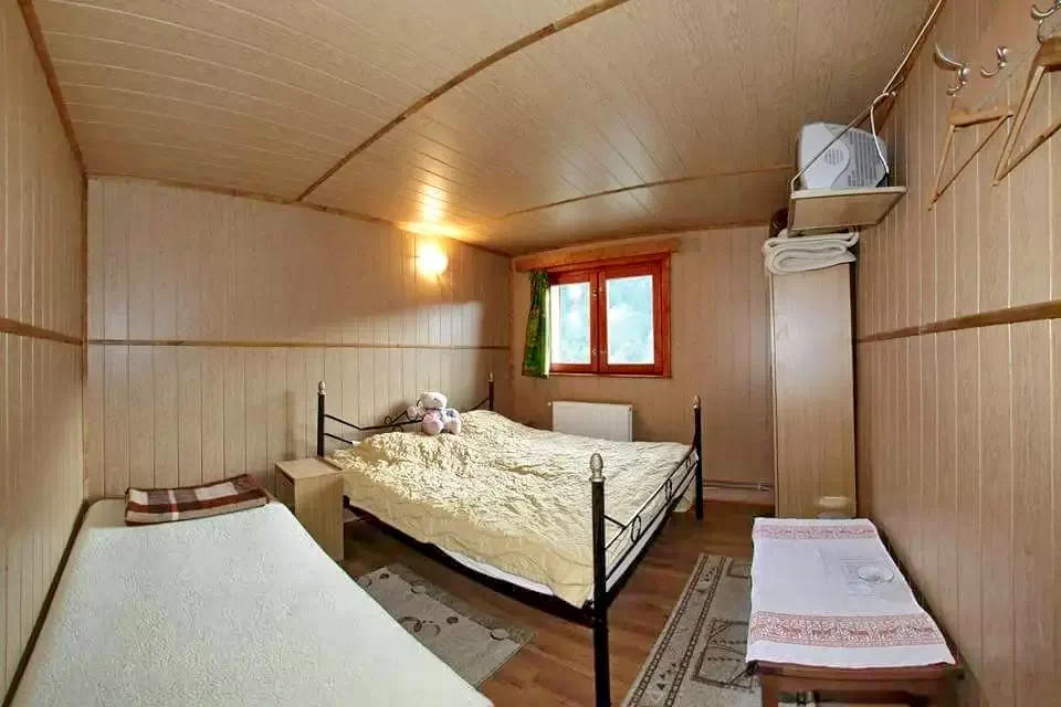 Coada Lacului Lesu Cazare | Motel (K0650-14) Imaginea poate fi supusă drepturilor de autor. Se recomandă contactarea titularului drepturilor.