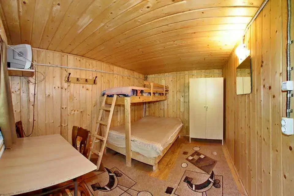 Coada Lacului Lesu Cazare | Motel (K0650-18) Imaginea poate fi supusă drepturilor de autor. Se recomandă contactarea titularului drepturilor.