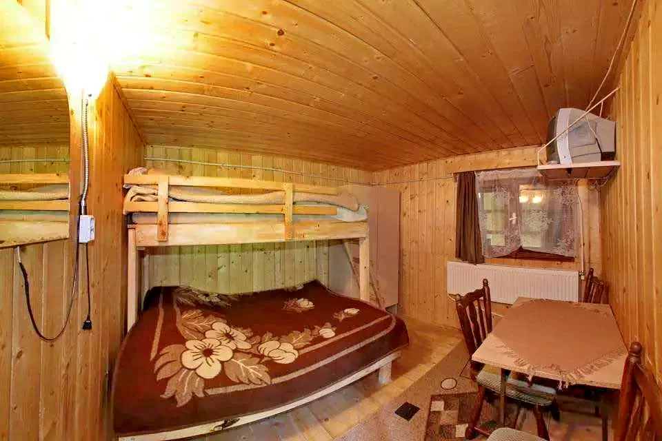 Coada Lacului Lesu Cazare | Motel (K0650-23) Imaginea poate fi supusă drepturilor de autor. Se recomandă contactarea titularului drepturilor.