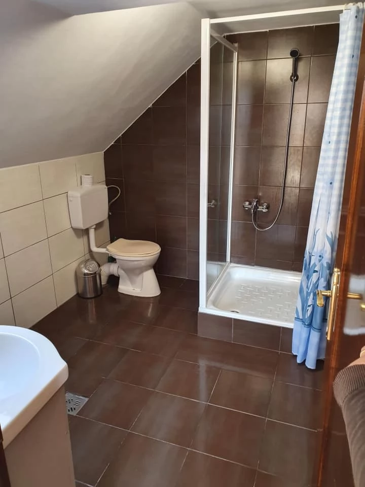 Coada Lacului Lesu Cazare | Motel (K0650-49) Imaginea poate fi supusă drepturilor de autor. Se recomandă contactarea titularului drepturilor.