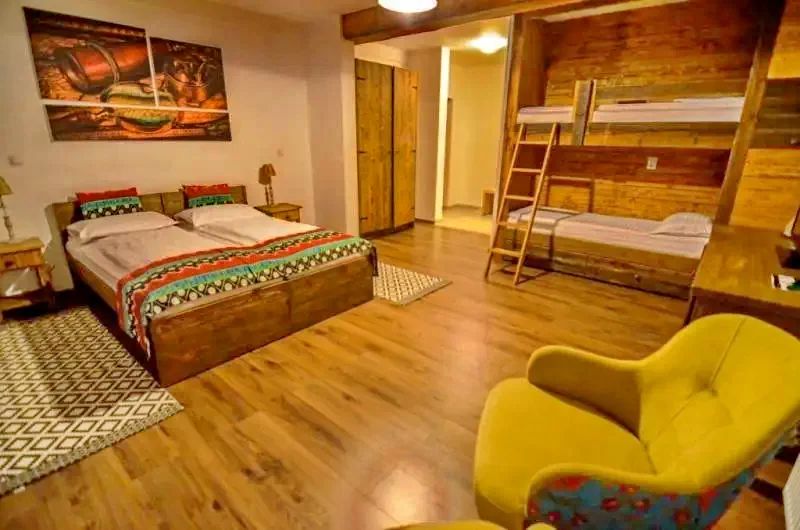 Toplița Cazare | Motel (K1224-25) Imaginea poate fi supusă drepturilor de autor. Se recomandă contactarea titularului drepturilor.