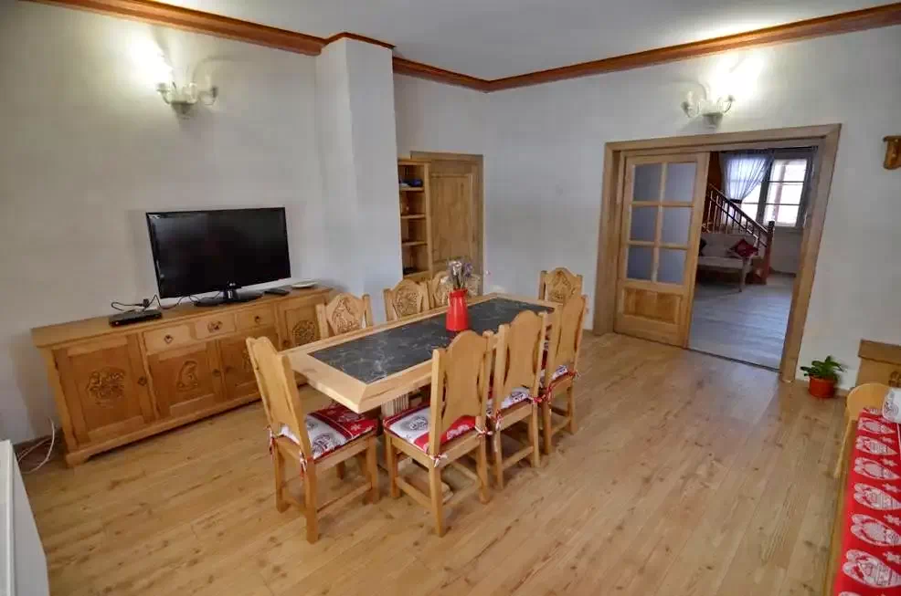 Toplița Cazare | Motel (K1224-41) Imaginea poate fi supusă drepturilor de autor. Se recomandă contactarea titularului drepturilor.