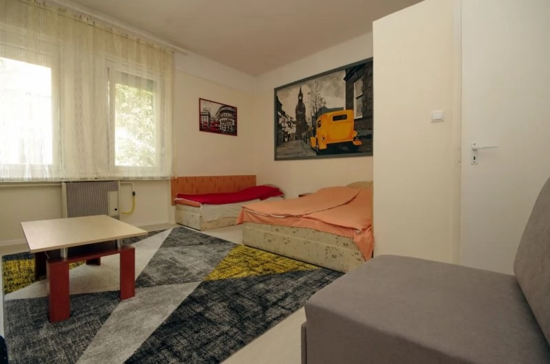 Jula Cazare | Sat de vacanță (K0326-3) Imaginea poate fi supusă drepturilor de autor. Se recomandă contactarea titularului drepturilor.