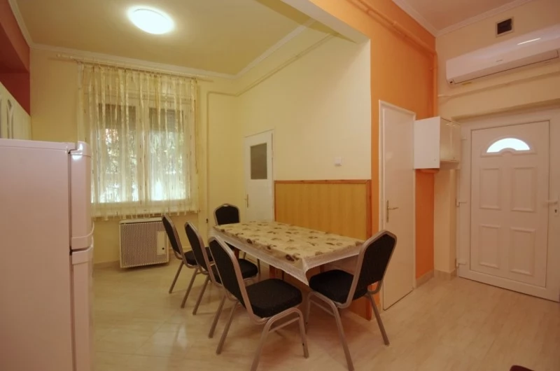 Jula Cazare | Sat de vacanță (K0326-7) Imaginea poate fi supusă drepturilor de autor. Se recomandă contactarea titularului drepturilor.