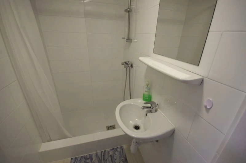 Jula Cazare | Sat de vacanță (K0326-16) Imaginea poate fi supusă drepturilor de autor. Se recomandă contactarea titularului drepturilor.