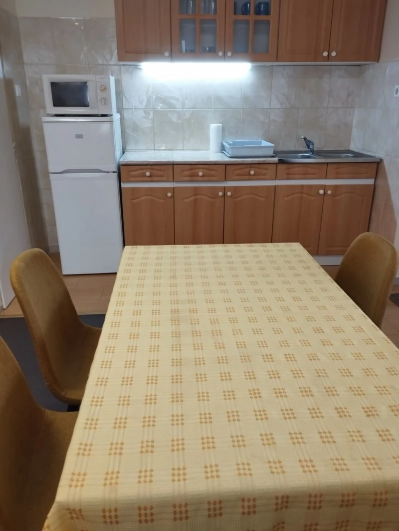 Jula Cazare | Sat de vacanță (K0326-22) Imaginea poate fi supusă drepturilor de autor. Se recomandă contactarea titularului drepturilor.