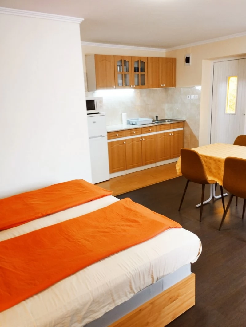 Jula Cazare | Sat de vacanță (K0326-29) Imaginea poate fi supusă drepturilor de autor. Se recomandă contactarea titularului drepturilor.