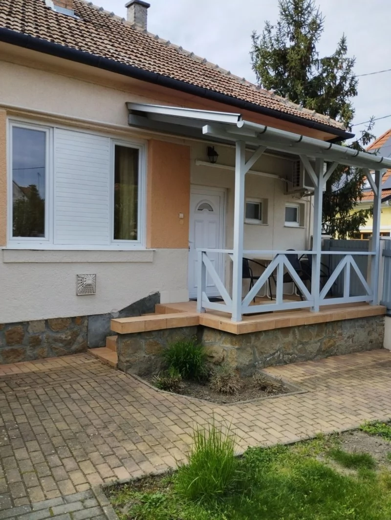 Jula Cazare | Sat de vacanță (K0326-32) Imaginea poate fi supusă drepturilor de autor. Se recomandă contactarea titularului drepturilor.