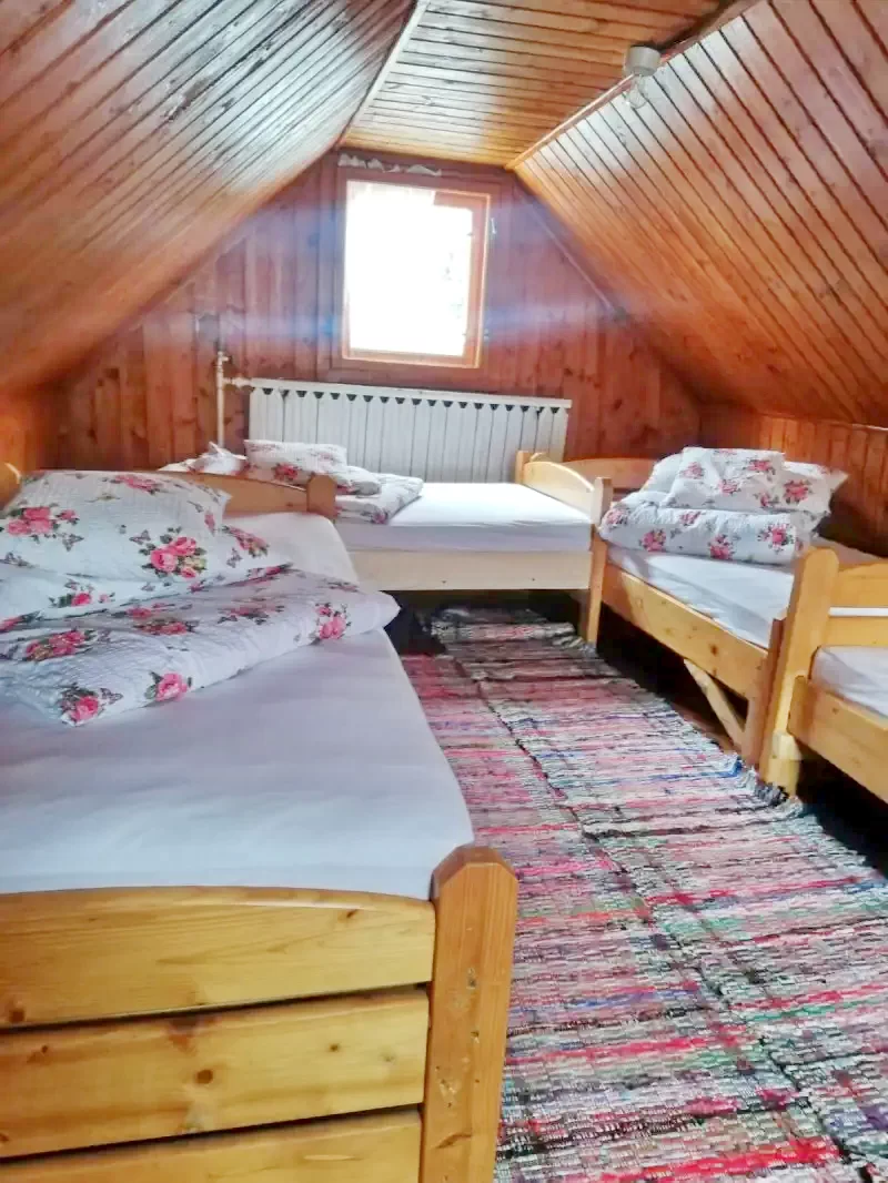 Harghita-Băi Cazare | Cabană (K1380-14) Imaginea poate fi supusă drepturilor de autor. Se recomandă contactarea titularului drepturilor.