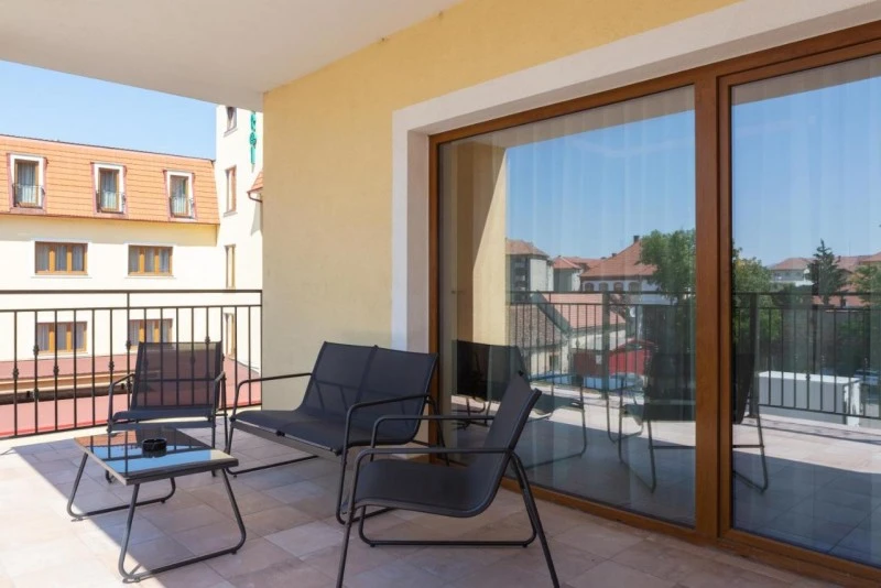 Szászsebes Szállás | Hotel**** (K1532-19) A kép szerzői jogvédelem alatt állhat. Javasolt a kapcsolatfelvétel a jog tulajdonossal. Szászsebes Szállás | Hotel**** (K1532-19) A kép szerzői jogvédelem alatt állhat. Javasolt a kapcsolatfelvétel a jog tulajdonossal.