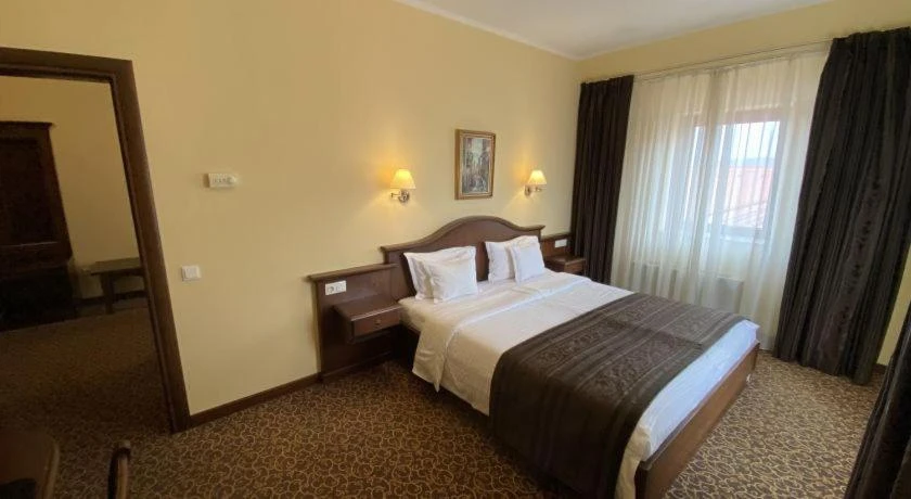 Szászsebes Szállás | Hotel**** (K1532-47) A kép szerzői jogvédelem alatt állhat. Javasolt a kapcsolatfelvétel a jog tulajdonossal. Szászsebes Szállás | Hotel**** (K1532-47) A kép szerzői jogvédelem alatt állhat. Javasolt a kapcsolatfelvétel a jog tulajdonossal.