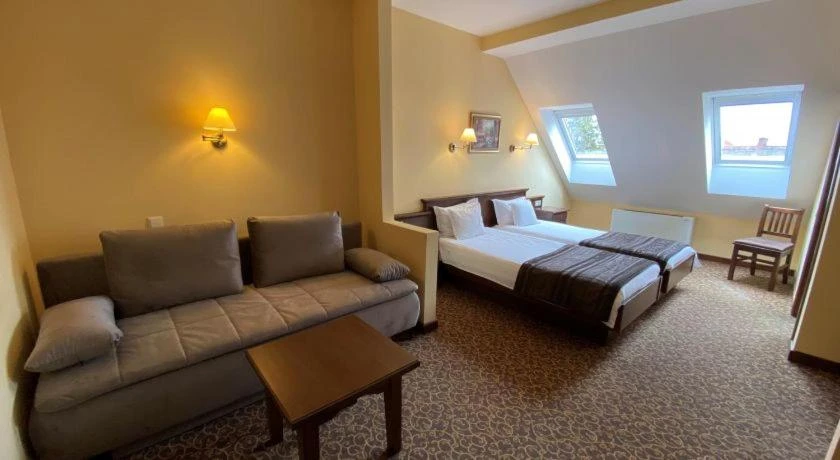 Szászsebes Szállás | Hotel**** (K1532-48) A kép szerzői jogvédelem alatt állhat. Javasolt a kapcsolatfelvétel a jog tulajdonossal. Szászsebes Szállás | Hotel**** (K1532-48) A kép szerzői jogvédelem alatt állhat. Javasolt a kapcsolatfelvétel a jog tulajdonossal.