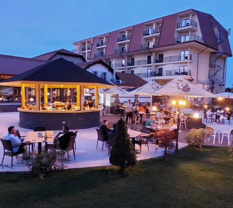 Szászsebes Szállás | Hotel**** (K1532-50) A kép szerzői jogvédelem alatt állhat. Javasolt a kapcsolatfelvétel a jog tulajdonossal. Szászsebes Szállás | Hotel**** (K1532-50) A kép szerzői jogvédelem alatt állhat. Javasolt a kapcsolatfelvétel a jog tulajdonossal.