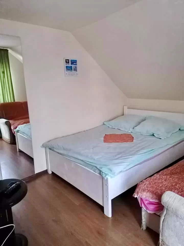 Călățele Cazare | Casă de oaspeți (K0536-15) Imaginea poate fi supusă drepturilor de autor. Se recomandă contactarea titularului drepturilor.