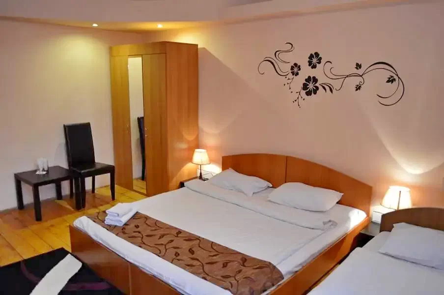 Păltiniș Cazare | Camping / Popas turistic (K1220-10) Imaginea poate fi supusă drepturilor de autor. Se recomandă contactarea titularului drepturilor.