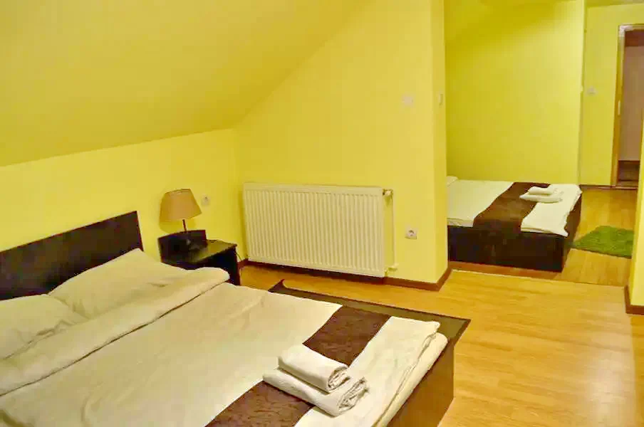 Păltiniș Cazare | Camping / Popas turistic (K1220-19) Imaginea poate fi supusă drepturilor de autor. Se recomandă contactarea titularului drepturilor.