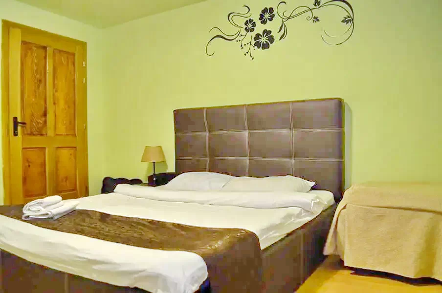 Păltiniș Cazare | Camping / Popas turistic (K1220-24) Imaginea poate fi supusă drepturilor de autor. Se recomandă contactarea titularului drepturilor.