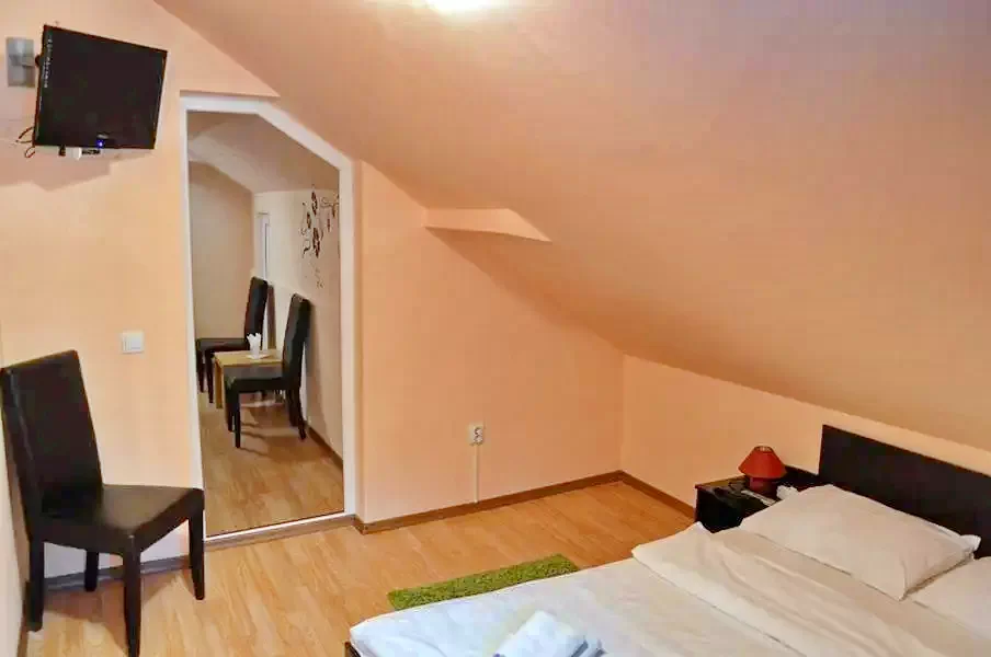 Szebenjuharos Szállás | Kemping / turistapihenő (K1220-37) A kép szerzői jogvédelem alatt állhat. Javasolt a kapcsolatfelvétel a jog tulajdonossal.