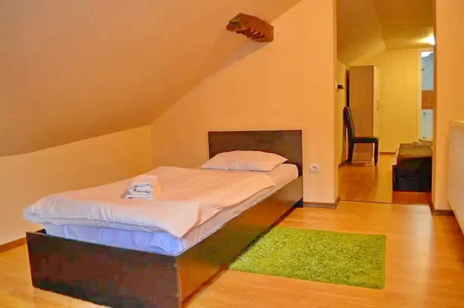 Păltiniș Cazare | Camping / Popas turistic (K1220-46) Imaginea poate fi supusă drepturilor de autor. Se recomandă contactarea titularului drepturilor.