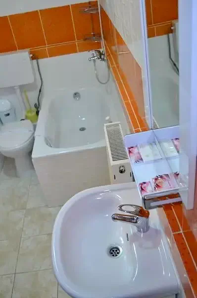 Păltiniș Cazare | Camping / Popas turistic (K1220-47) Imaginea poate fi supusă drepturilor de autor. Se recomandă contactarea titularului drepturilor.