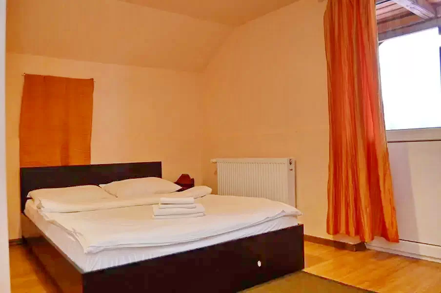 Păltiniș Cazare | Camping / Popas turistic (K1220-48) Imaginea poate fi supusă drepturilor de autor. Se recomandă contactarea titularului drepturilor.