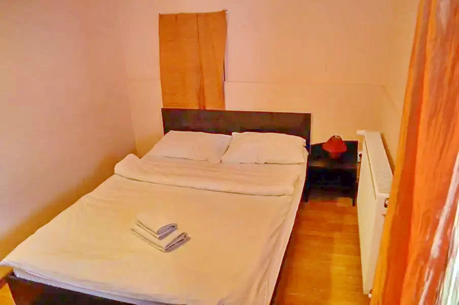 Păltiniș Cazare | Camping / Popas turistic (K1220-52) Imaginea poate fi supusă drepturilor de autor. Se recomandă contactarea titularului drepturilor.