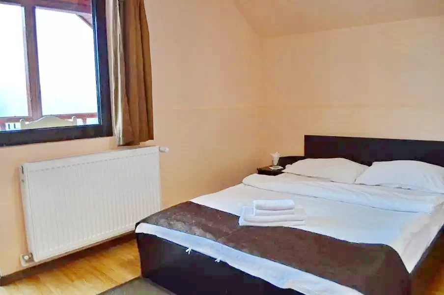 Păltiniș Cazare | Camping / Popas turistic (K1220-54) Imaginea poate fi supusă drepturilor de autor. Se recomandă contactarea titularului drepturilor.