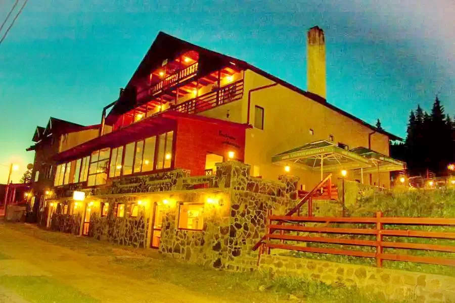 Păltiniș Cazare | Vilă turistică (K1220-63) Imaginea poate fi supusă drepturilor de autor. Se recomandă contactarea titularului drepturilor.