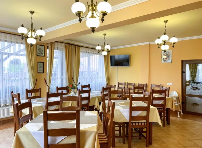 Băile Felix Cazare | Motel (K0775-4) Imaginea poate fi supusă drepturilor de autor. Se recomandă contactarea titularului drepturilor.