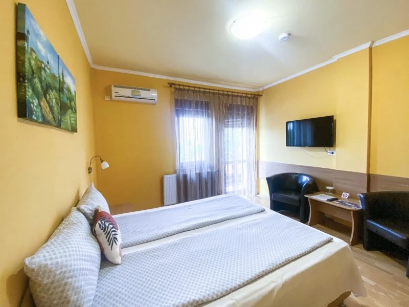 Băile Felix Cazare | Motel (K0775-12) Imaginea poate fi supusă drepturilor de autor. Se recomandă contactarea titularului drepturilor.