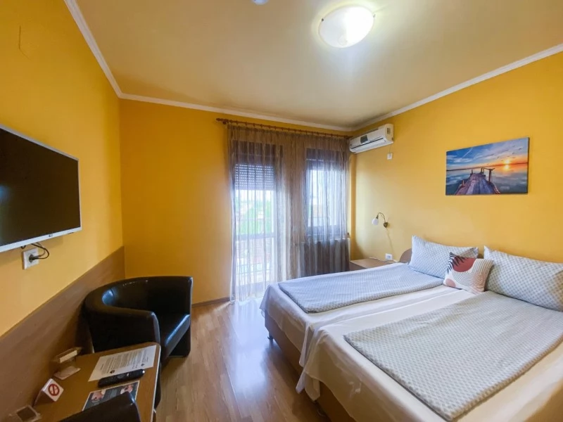 Băile Felix Cazare | Motel (K0775-13) Imaginea poate fi supusă drepturilor de autor. Se recomandă contactarea titularului drepturilor.