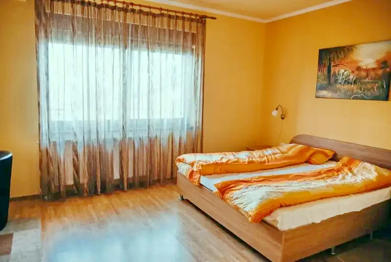 Băile Felix Cazare | Motel (K0775-16) Imaginea poate fi supusă drepturilor de autor. Se recomandă contactarea titularului drepturilor.