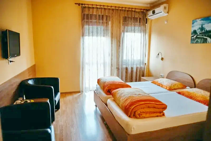 Băile Felix Cazare | Motel (K0775-24) Imaginea poate fi supusă drepturilor de autor. Se recomandă contactarea titularului drepturilor.