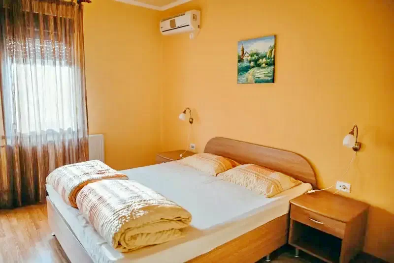 Băile Felix Cazare | Motel (K0775-26) Imaginea poate fi supusă drepturilor de autor. Se recomandă contactarea titularului drepturilor.