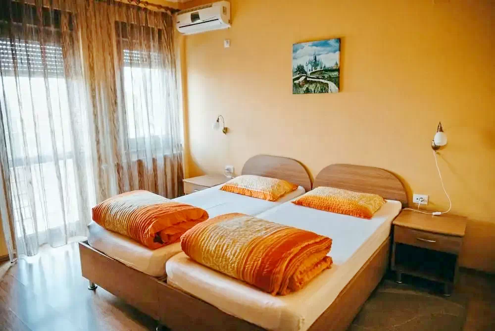 Băile Felix Cazare | Motel (K0775-27) Imaginea poate fi supusă drepturilor de autor. Se recomandă contactarea titularului drepturilor.