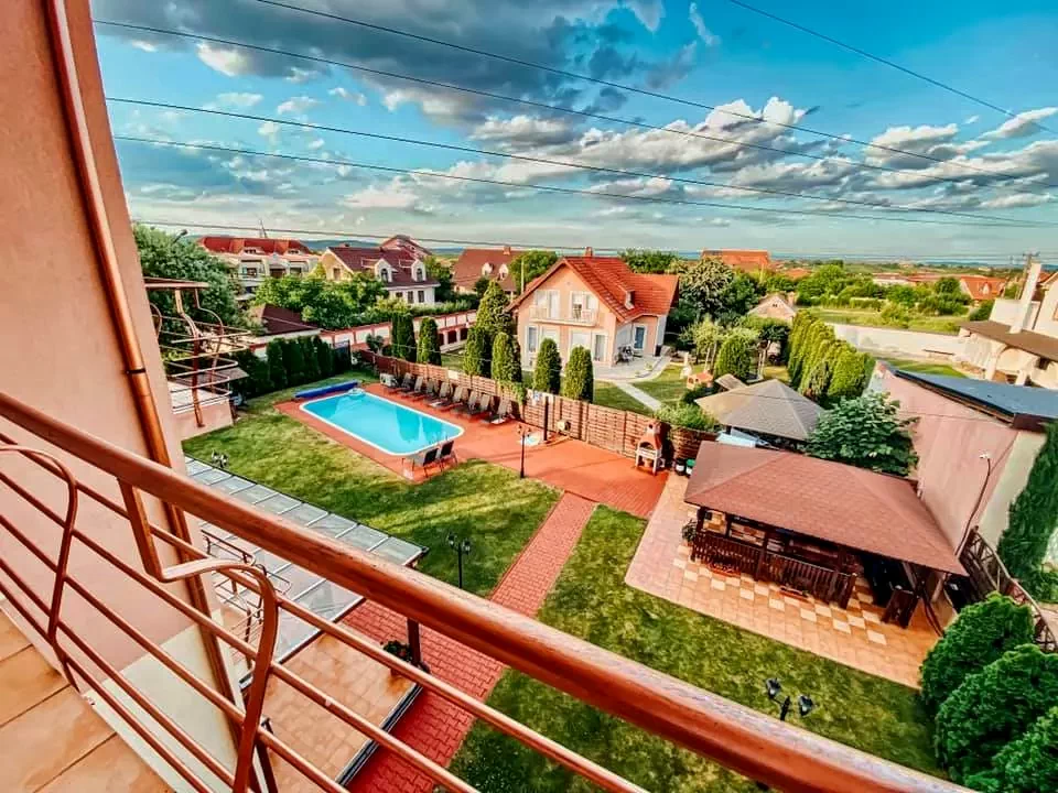 Băile Felix Cazare | Motel (K0775-53) Imaginea poate fi supusă drepturilor de autor. Se recomandă contactarea titularului drepturilor.